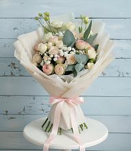 Букет цветов из:  Розы и Лизиантусы в Орджоникидзевском