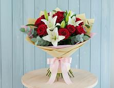 Букет цветов из:  Лилии и Розы в Орджоникидзевском