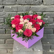 Цветочная композиция из Розы в коробке в Орджоникидзевском