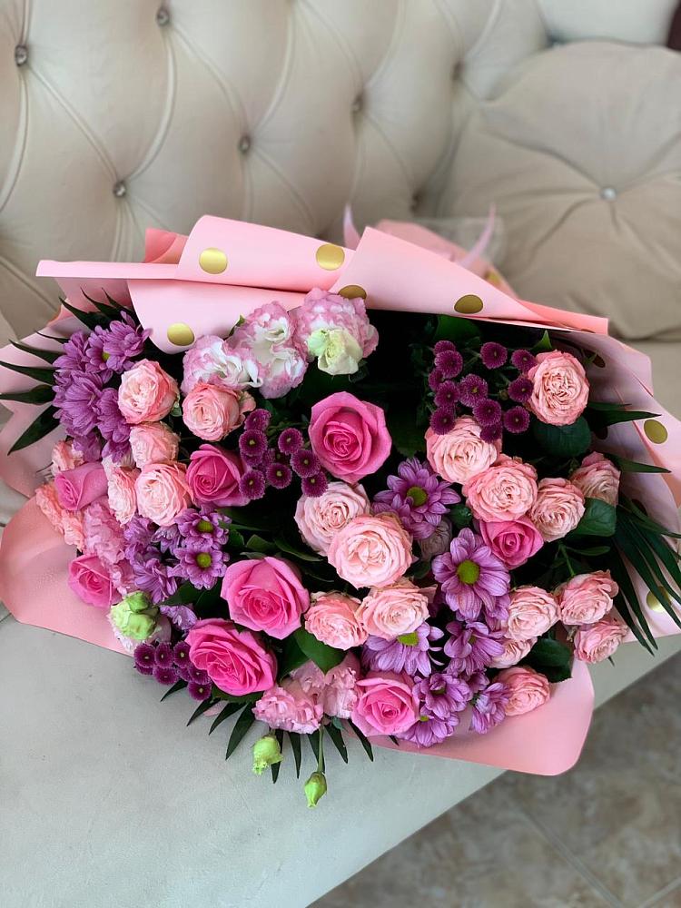 Букет цветов из: Хризантемы, Розы и Лизиантусы в Орджоникидзевском