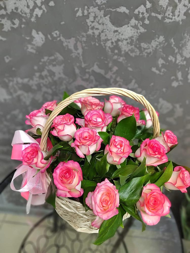 Цветочная композиция из Розы в корзине в Орджоникидзевском