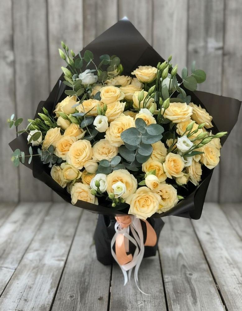 Букет цветов из: Розы и Лизиантусы в Орджоникидзевском