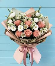 Букет цветов из:  Розы, Альстромерии и Лизиантусы в Орджоникидзевском