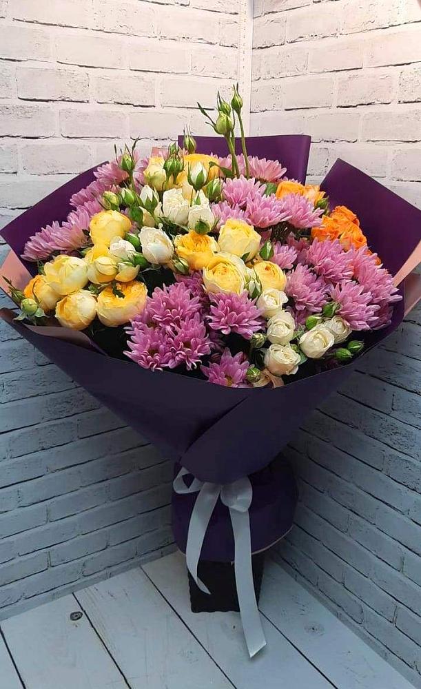 Букет цветов из: Хризантемы и Розы в Орджоникидзевском