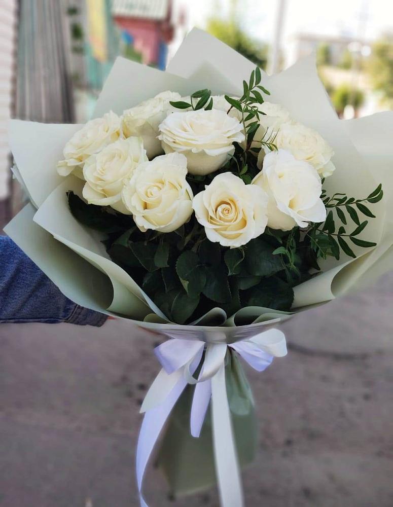 Букет Белые розы Проуд в Орджоникидзевском