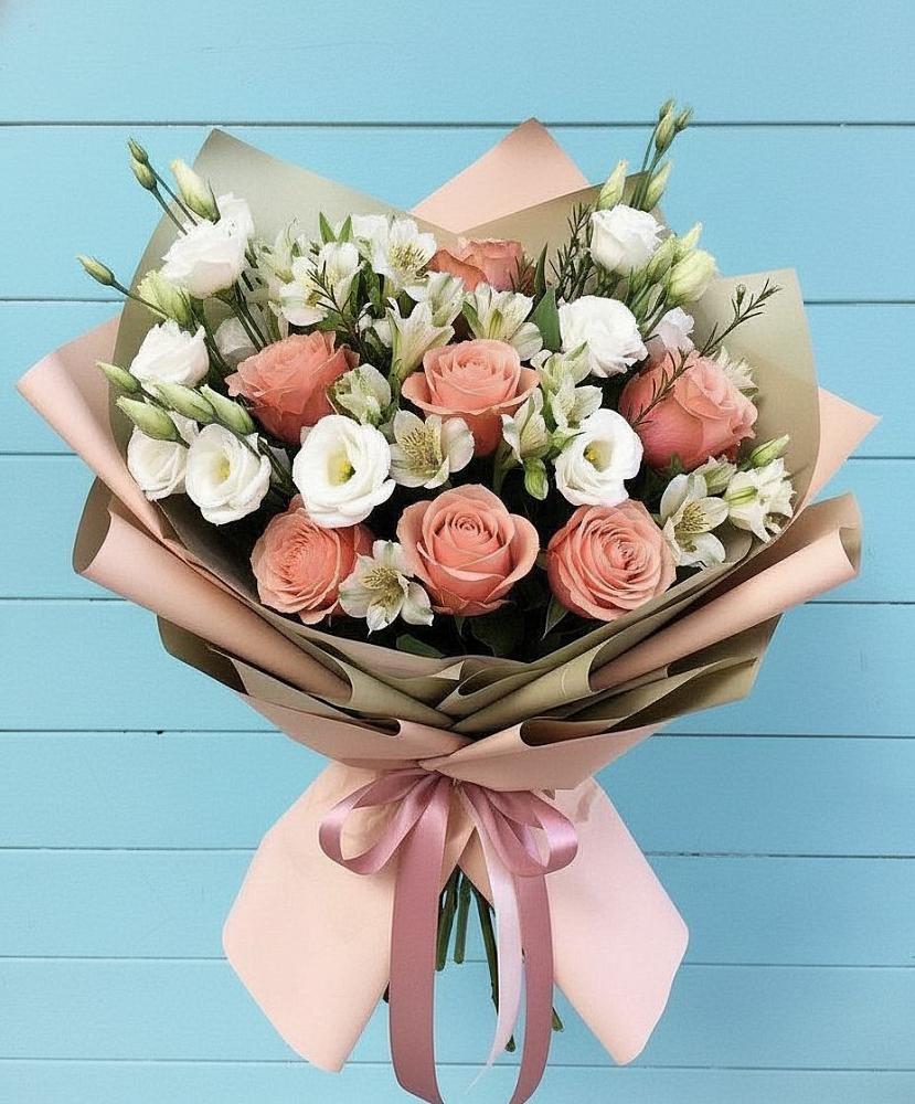 Букет цветов из: Розы, Альстромерии и Лизиантусы в Орджоникидзевском