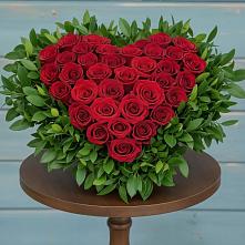 Цветочная композиция из Розы в виде сердца в Орджоникидзевском