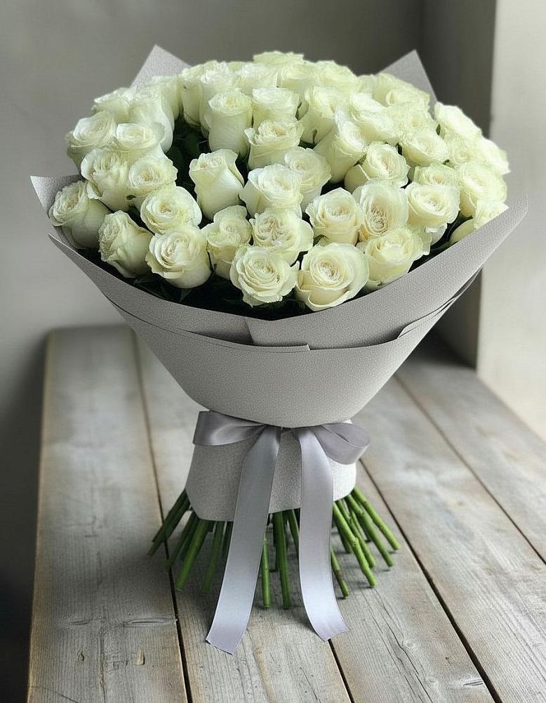 Букет 35 Белых роз в Орджоникидзевском