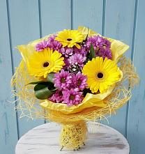 Букет цветов из:  Хризантемы и Герберы в Орджоникидзевском