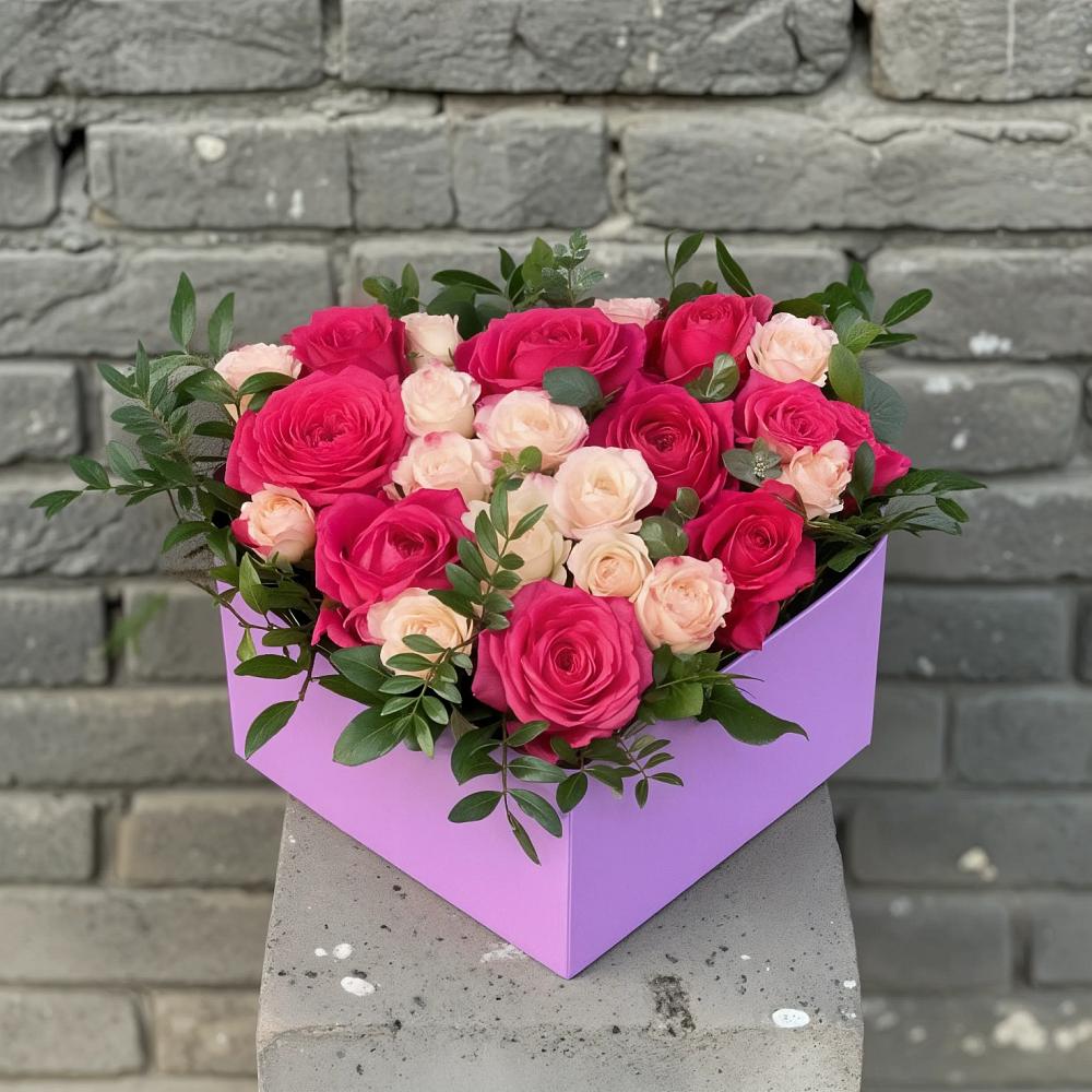 Цветочная композиция из Розы в коробке в Орджоникидзевском