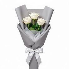 Букет 3 белые розы в Орджоникидзевском