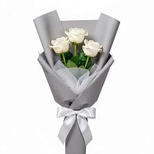Букет 3 белые розы в Орджоникидзевском