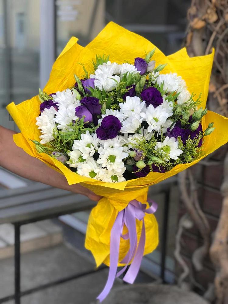 Букет цветов из: Ирисы, Хризантемы и Ромашки в Орджоникидзевском