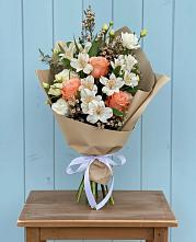 Букет цветов из:  Альстромерии, Лизиантусы, Розы и Хризантемы в Орджоникидзевском
