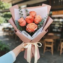Букет цветов из:  Розы в Орджоникидзевском