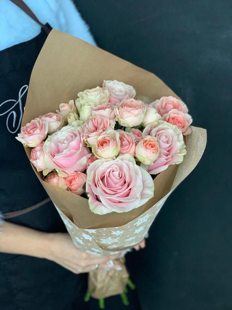 Букет цветов из: Хризантемы и Розы в Орджоникидзевском