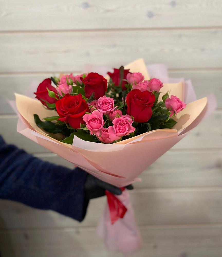 Букет цветов из: Розы в Орджоникидзевском