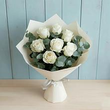 Букет Белые розы в Эвкалипте в Орджоникидзевском
