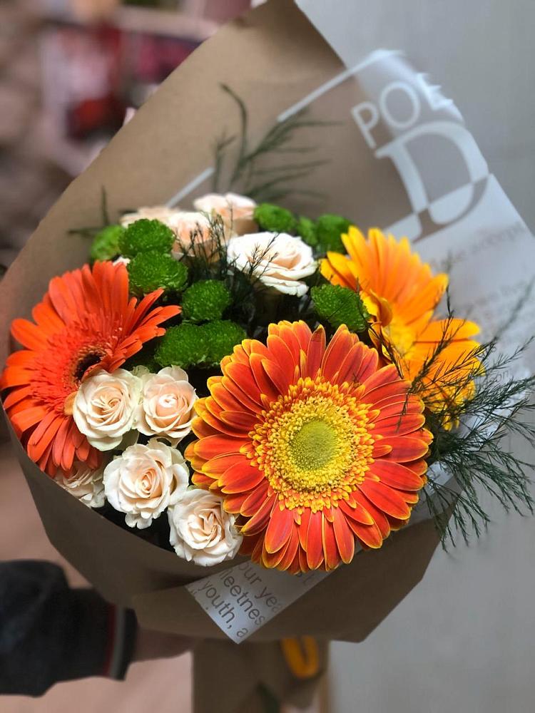 Букет цветов из: Герберы, Хризантемы и Розы в Орджоникидзевском