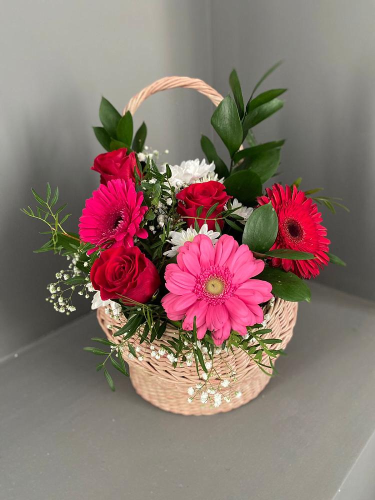 Цветочная композиция из Розы, Хризантемы и Герберы в корзине в Орджоникидзевском