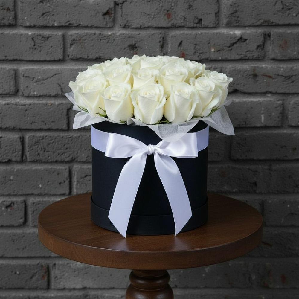 Цветочная композиция из Розы в шляпной коробке в Орджоникидзевском