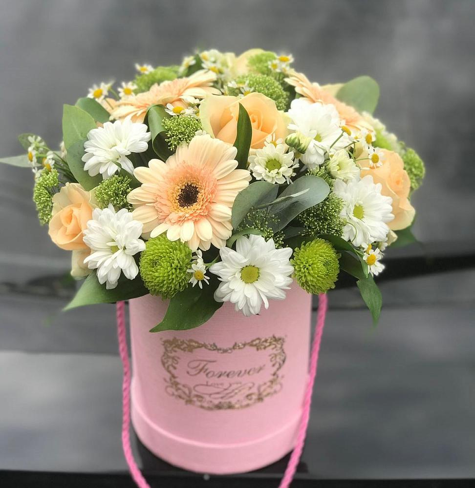 Цветочная композиция из Розы, Герберы и Хризантемы в шляпной коробке в Орджоникидзевском