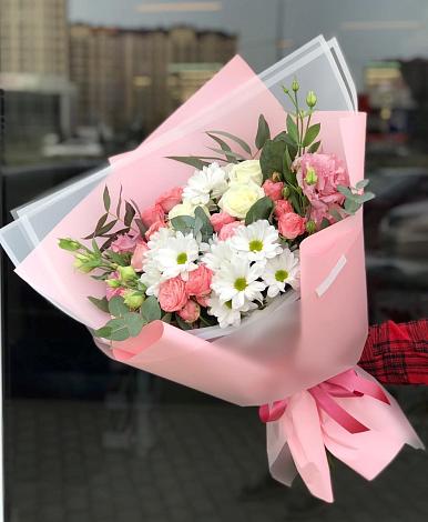 Букет цветов из: Розы, Лизиантусы и Хризантемы в Орджоникидзевском