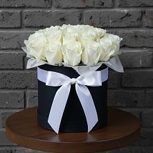 Цветочная композиция из Розы в шляпной коробке в Орджоникидзевском