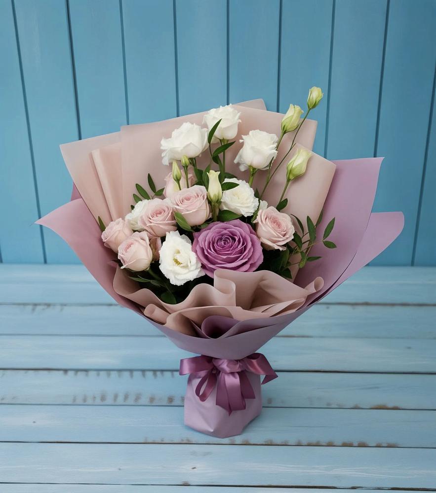 Букет цветов из: Розы и Лизиантусы в Орджоникидзевском