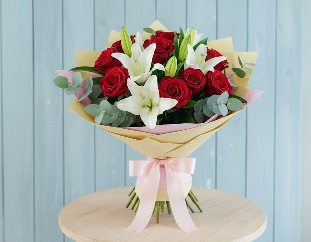 Букет цветов из: Лилии и Розы в Орджоникидзевском